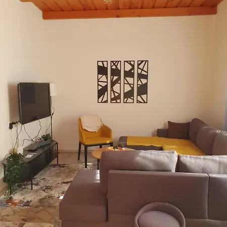 Old House يايتشه